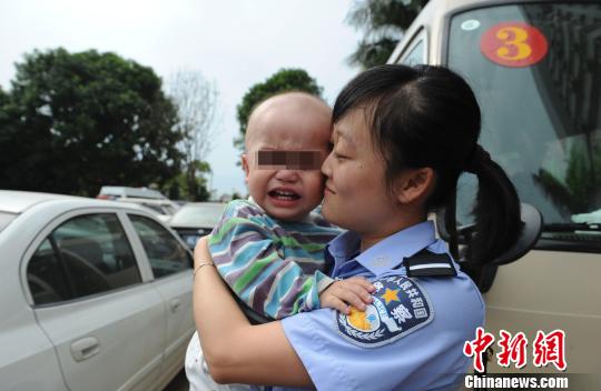 警方回应贩婴事件，抓捕行动进行中，正义守护无辜生命