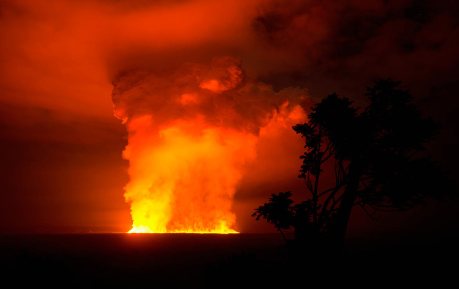 喷涌的火山