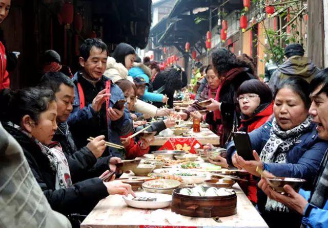 居家养老在中国，日常中的无限关爱与家的温暖