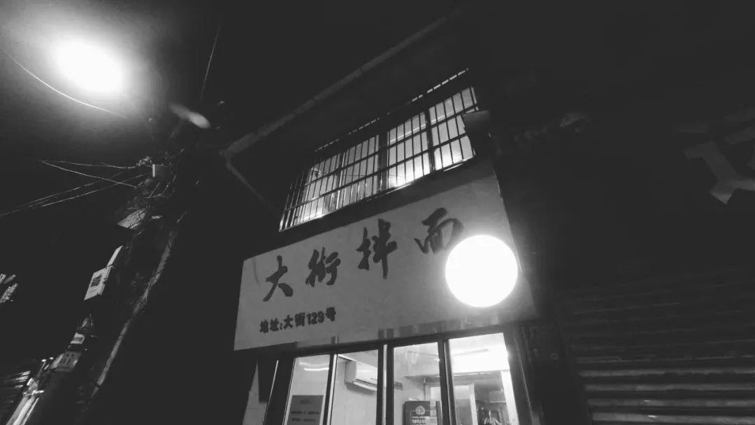 巷弄深处的独特风味小店，求生之路最新版本的探索