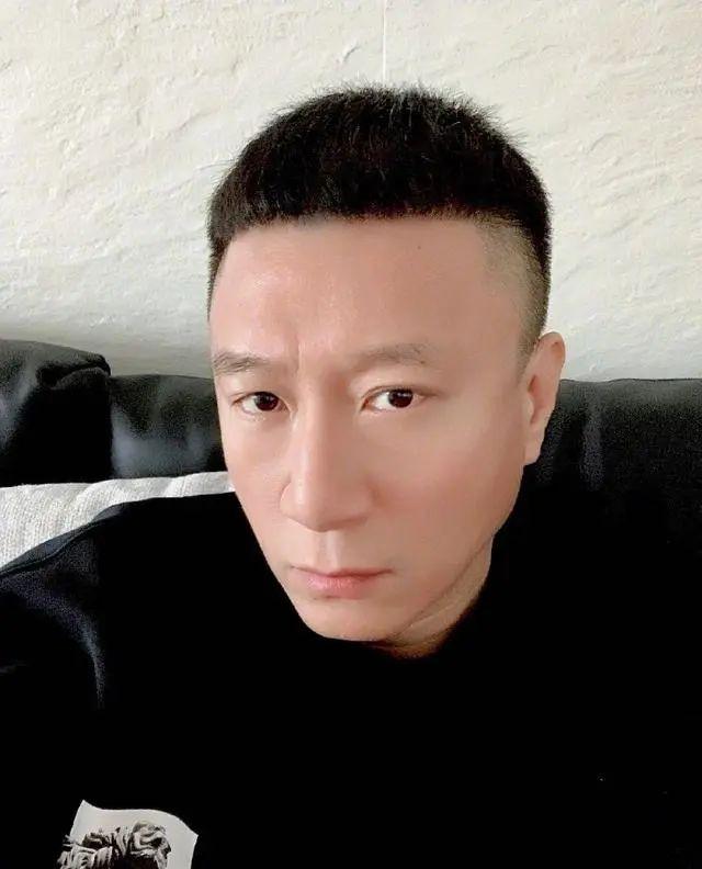 成熟男士最新发型时尚潮流解读与梳理