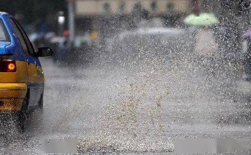 全国暴雨最新消息，暴雨预警与温馨日常观察