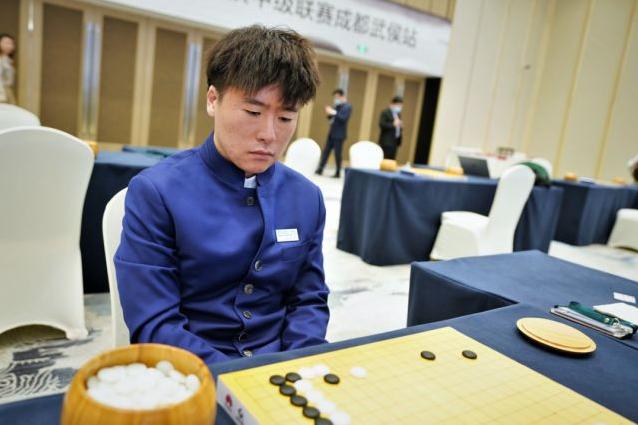棋坛新星丁浩闪耀，最新消息揭示时代之光照亮前程之路