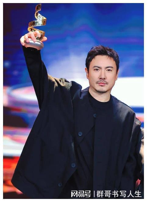 沈腾最新造型，时尚潮流的全新诠释