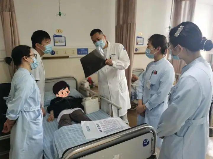小明的友情之旅与最新医师资格的成长之路