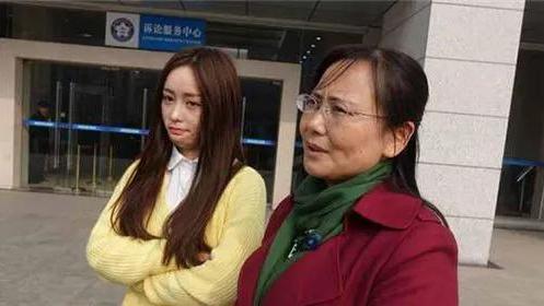 李奕奕，新星璀璨，时代之花绽放
