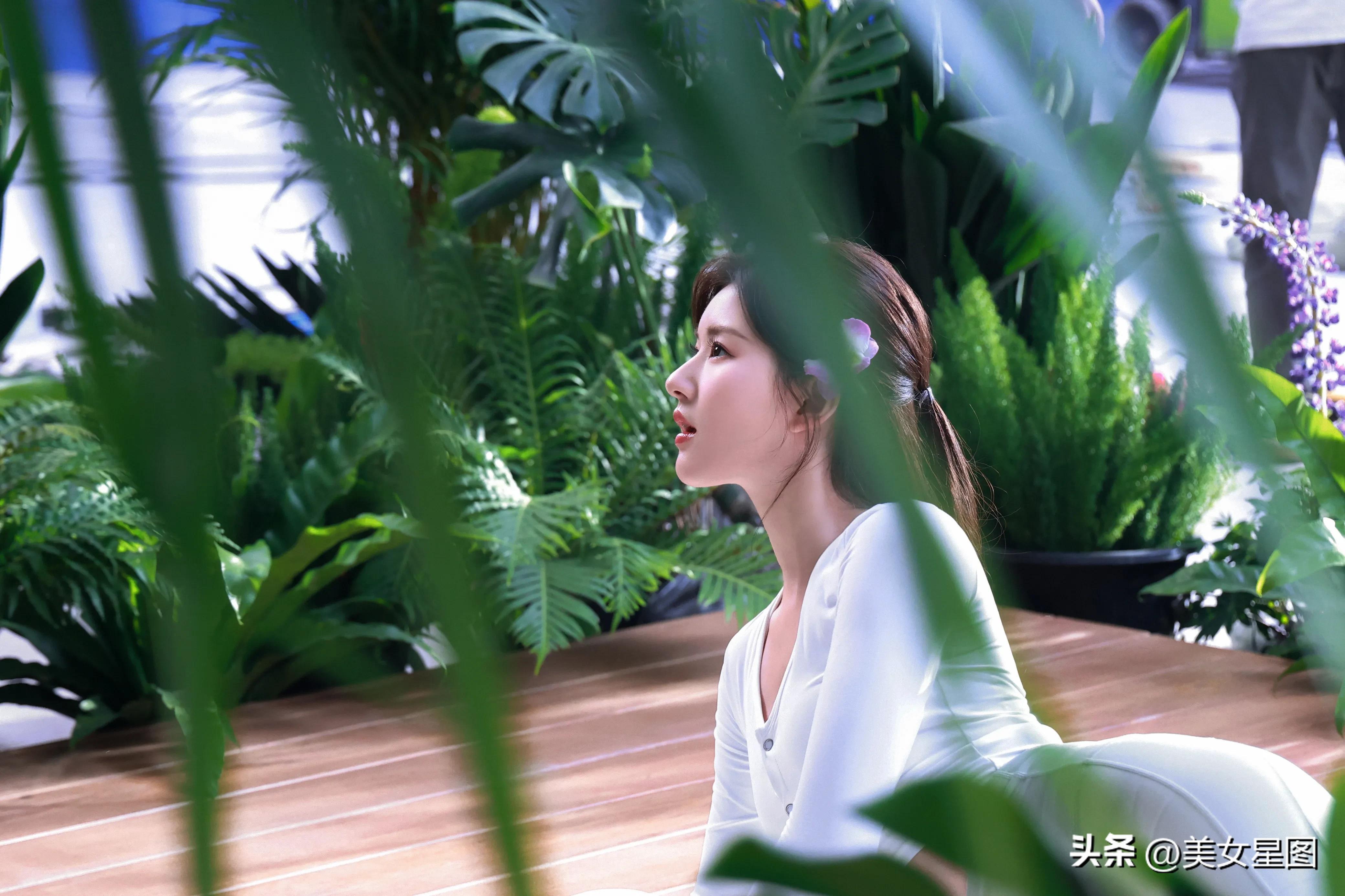 赵露思最新瑜伽服，时尚与健康的完美融合
