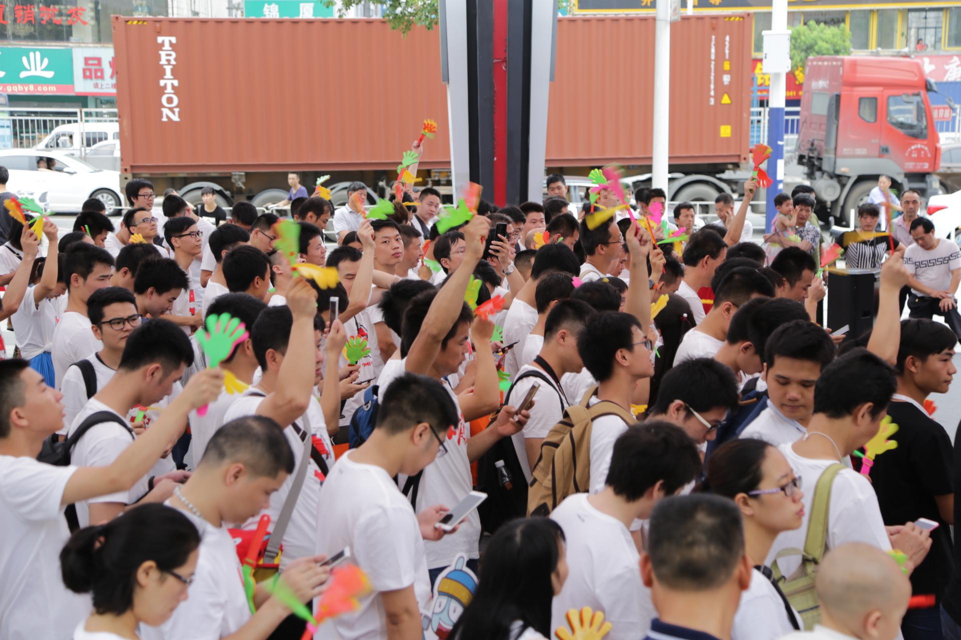 小米6亮蓝色最新动态，时代技术瑰宝